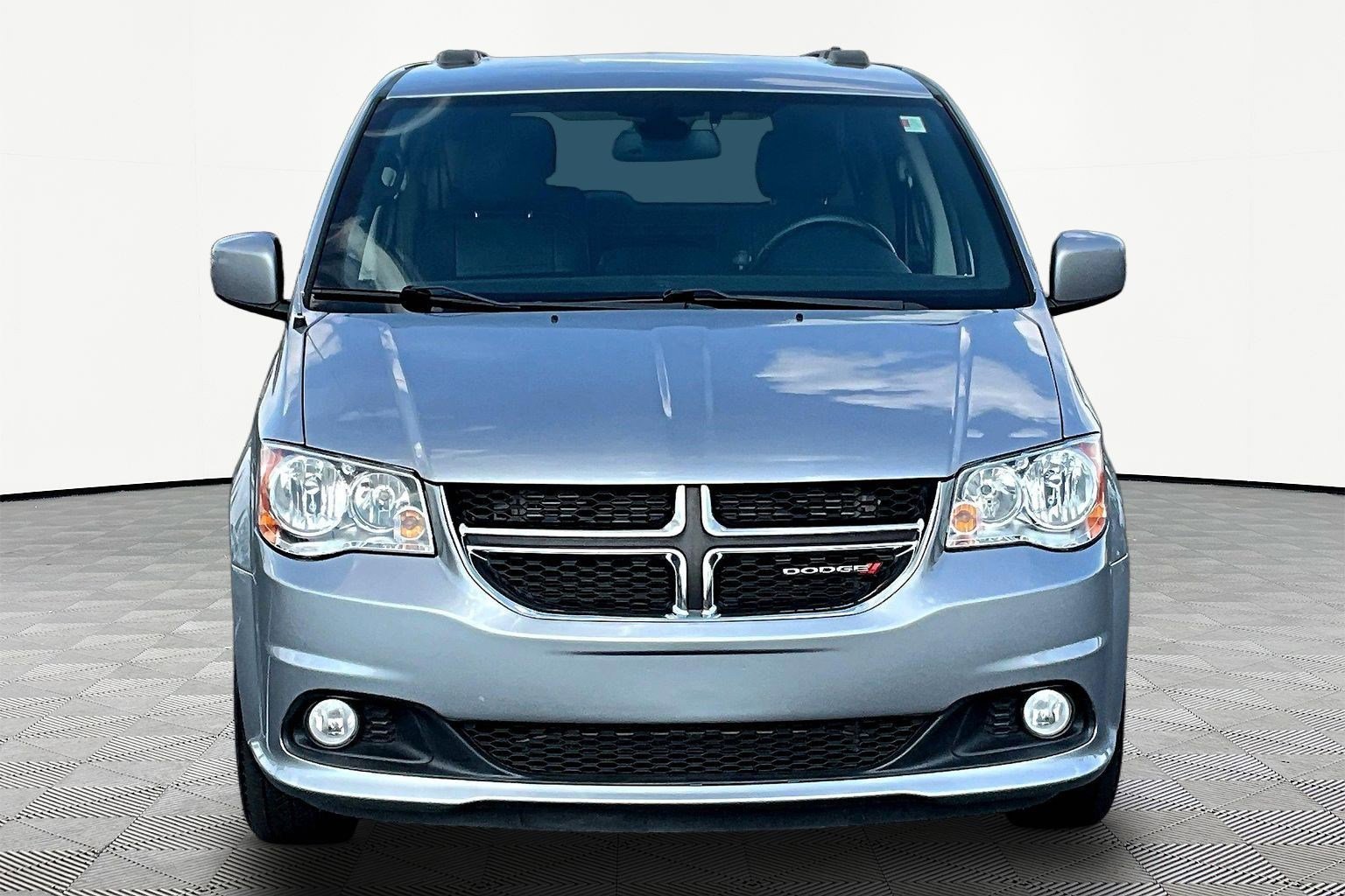 Used 2020 Dodge Grand Caravan SXT FWD image 2