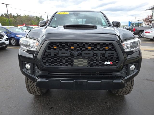 Used 2019 Toyota Tacoma TRD Sport w/ TRD Premium Sport Package AWD/4WD image 2