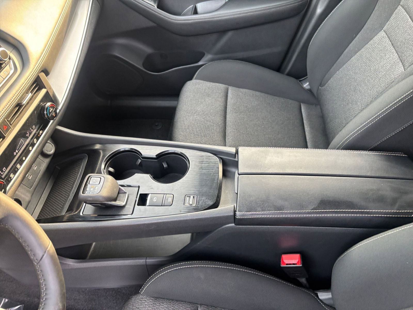 Used 2025 Nissan Rogue SV image 43