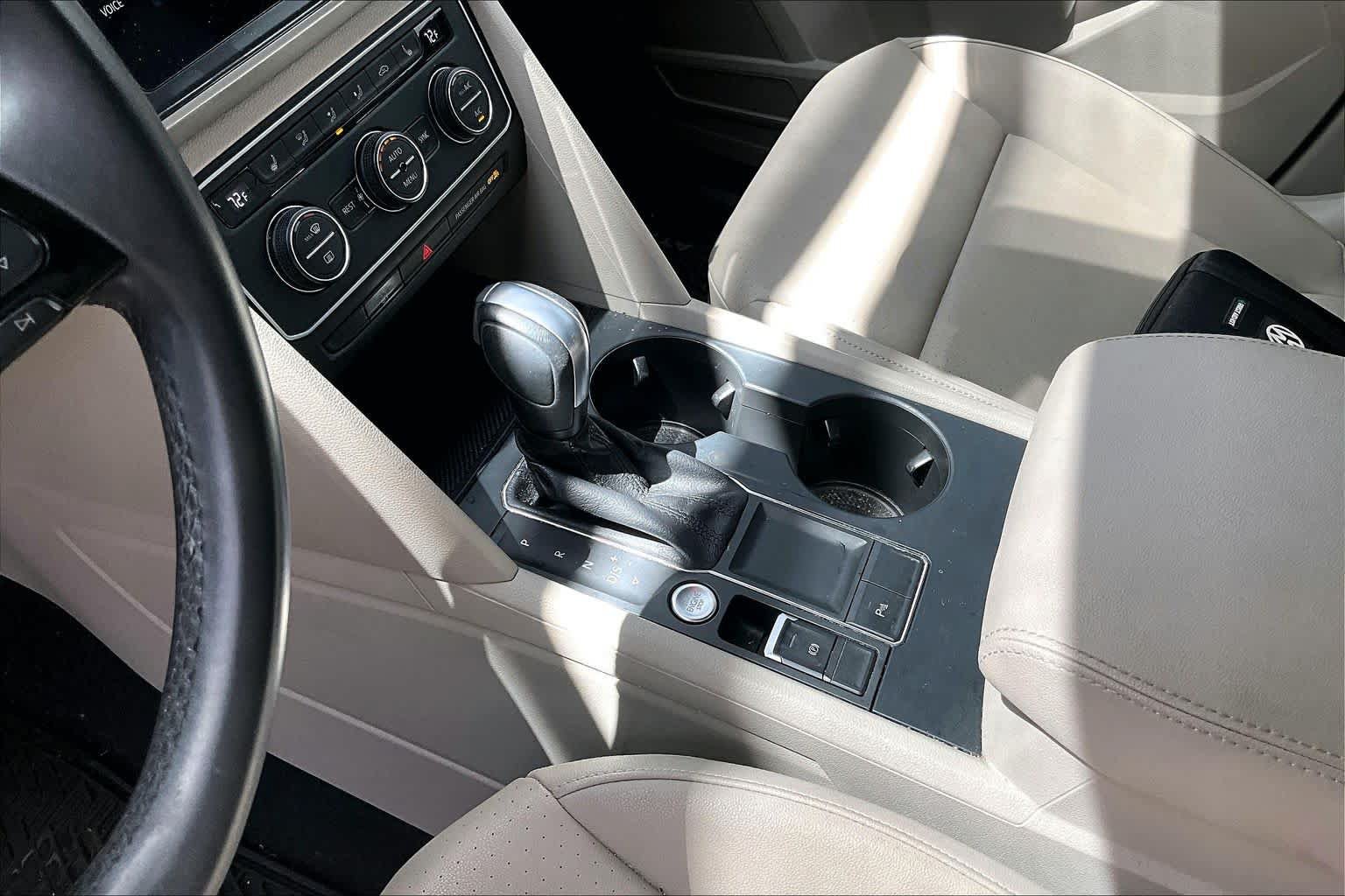 Used 2020 Volkswagen Atlas SE w/ Panoramic Sunroof Package FWD image 17