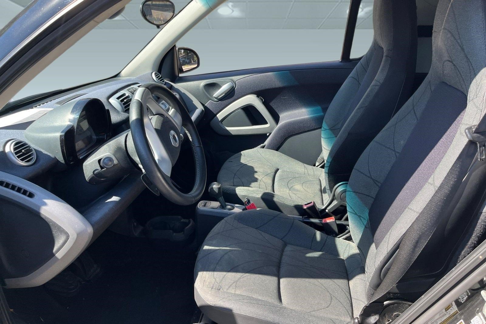 Used 2015 smart fortwo passion RWD image 3