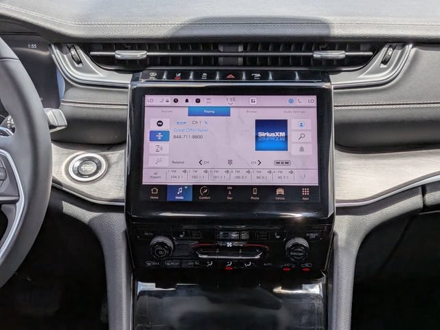 Used 2023 Jeep Grand Cherokee Limited AWD/4WD image 17