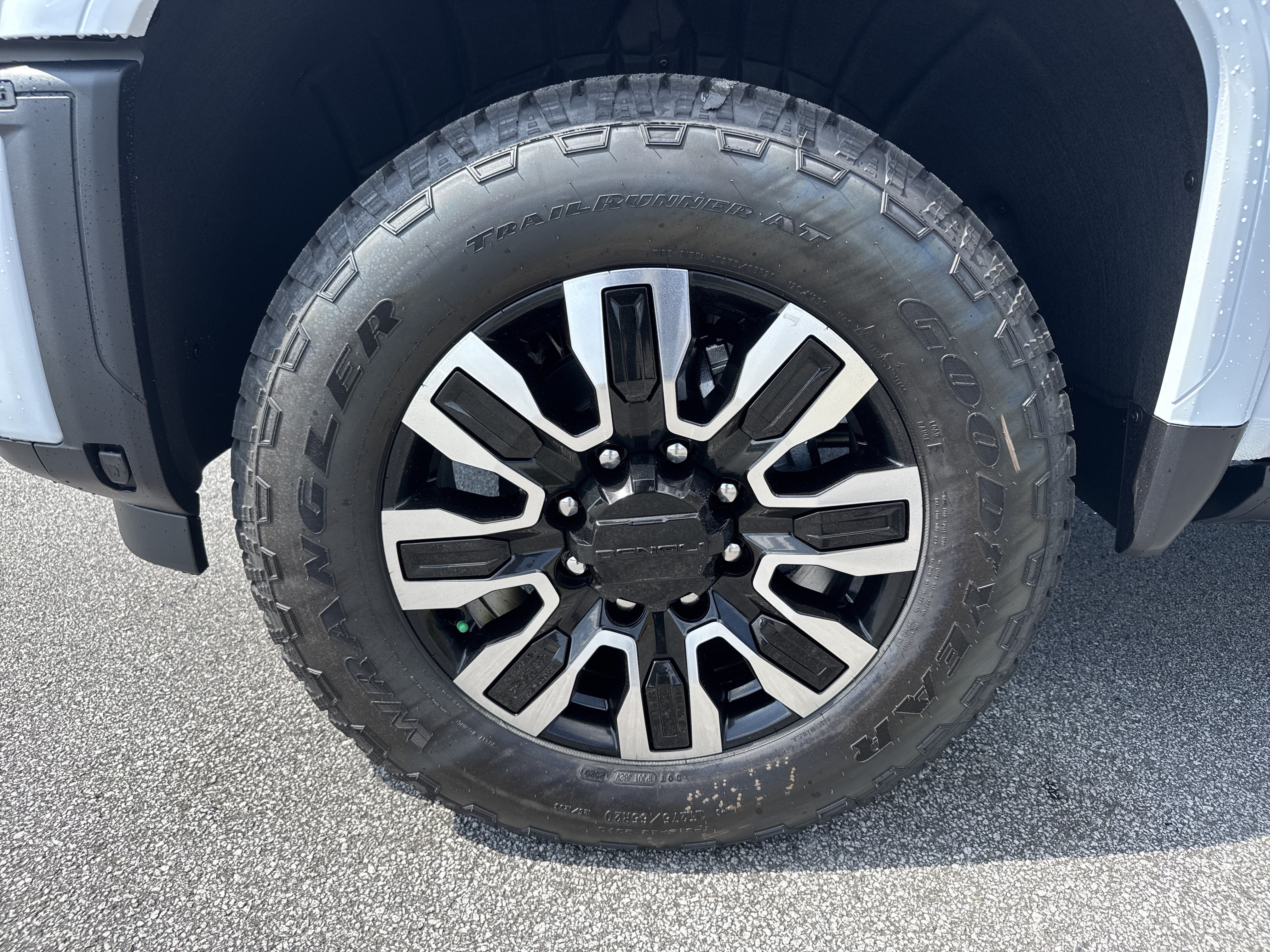 New 2026 GMC Sierra 2500 Denali Ultimate w/ LPO, Black Badging Package AWD/4WD image 13