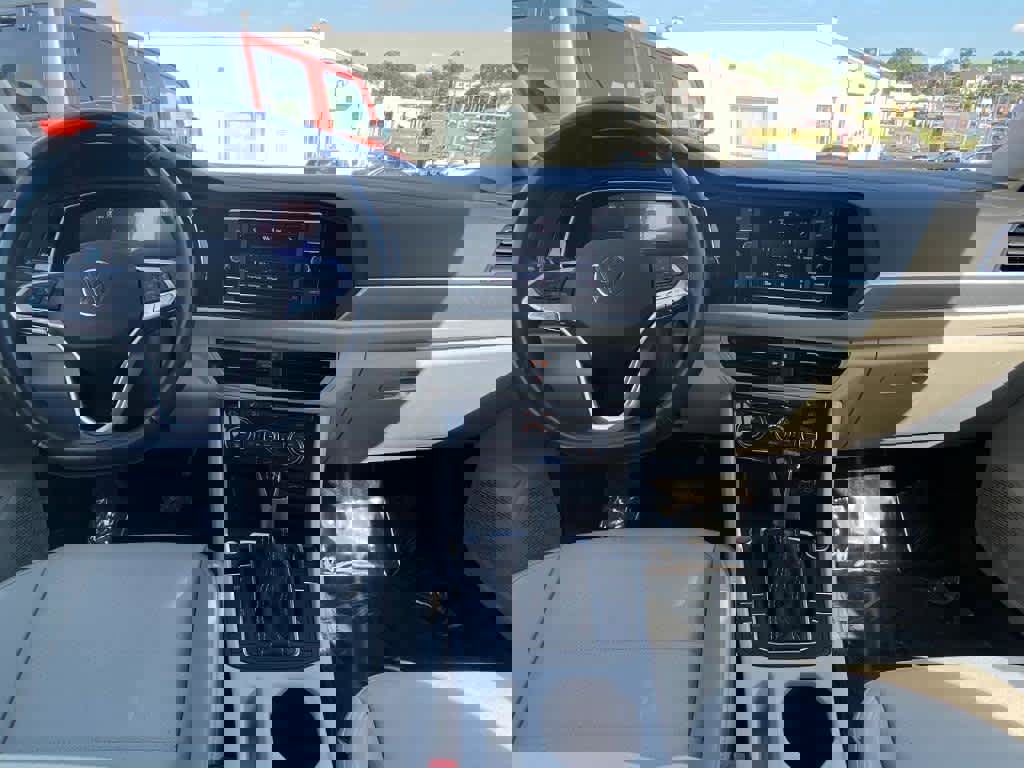 Used 2024 Volkswagen Jetta SE image 12