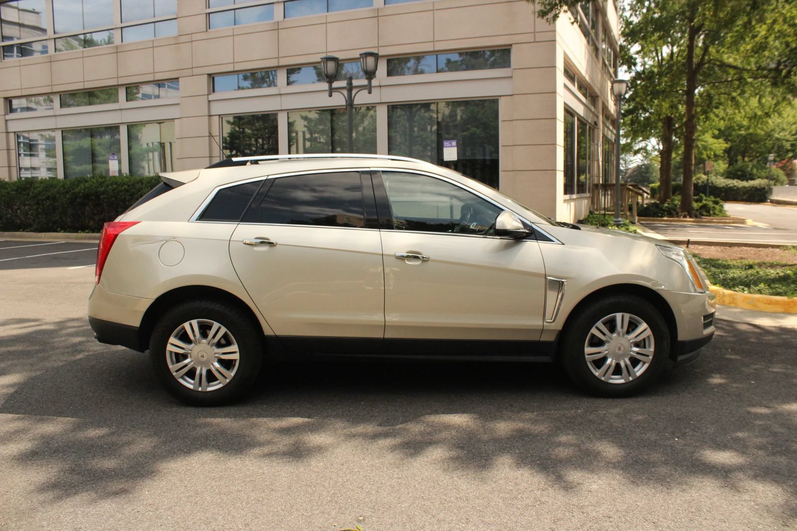 Used 2015 Cadillac SRX Luxury w/ Driver Awareness Package AWD/4WD image 6
