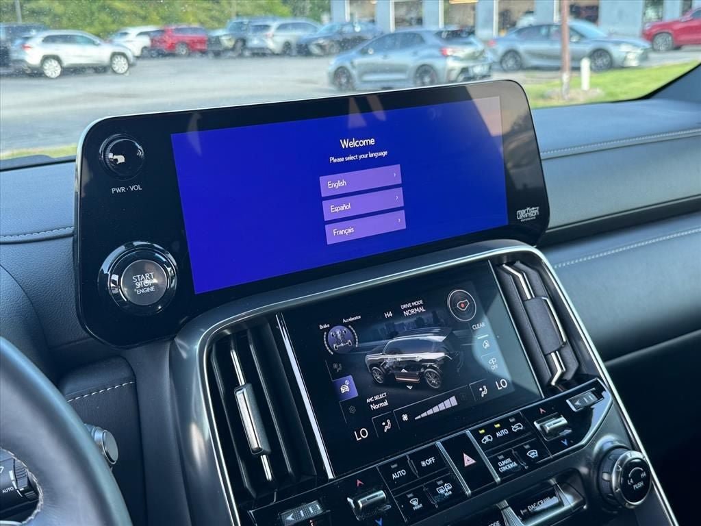Used 2023 Lexus LX 600 4WD w/ Accessory Package (Z1) image 24