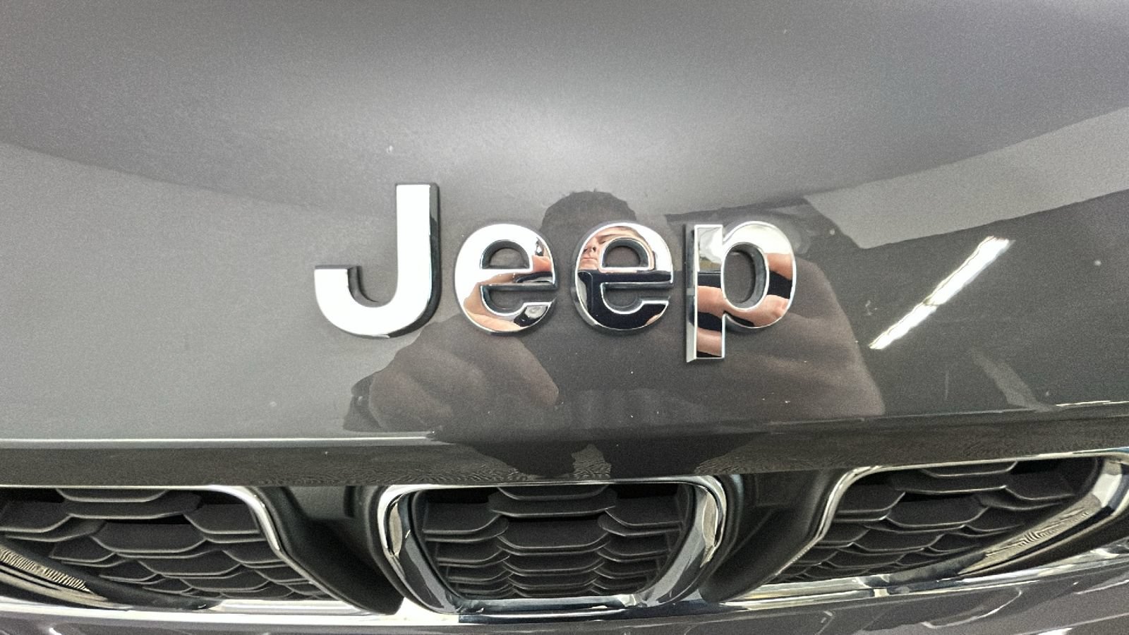 Used 2021 Jeep Grand Cherokee L Laredo w/ Luxury Tech Group I AWD/4WD image 10
