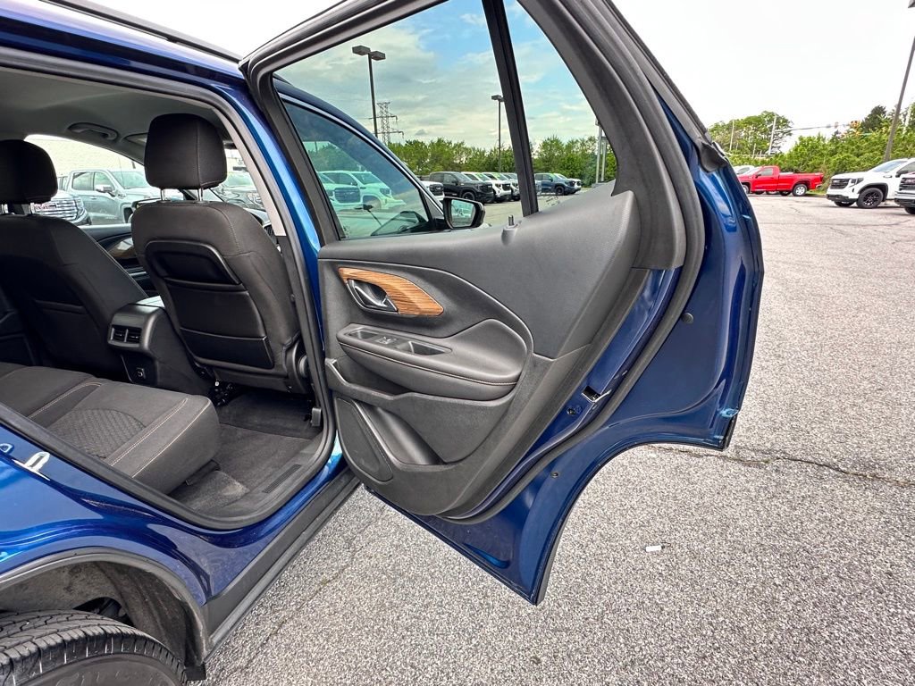 Used 2020 GMC Terrain SLE w/ Driver Convenience Package AWD/4WD image 18