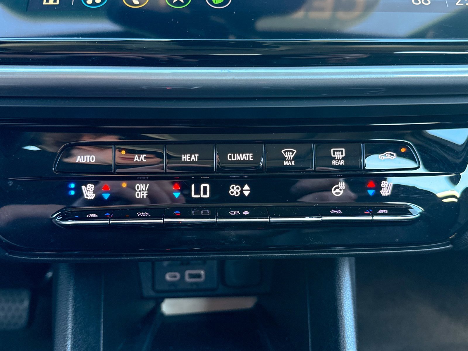 Used 2022 Chevrolet Bolt EUV Premier w/ Launch Edition image 33