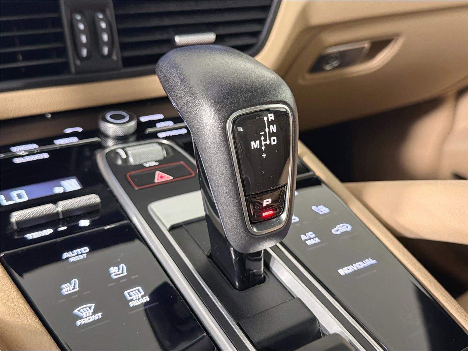 Certified 2022 Porsche Cayenne Platinum Edition AWD/4WD image 34