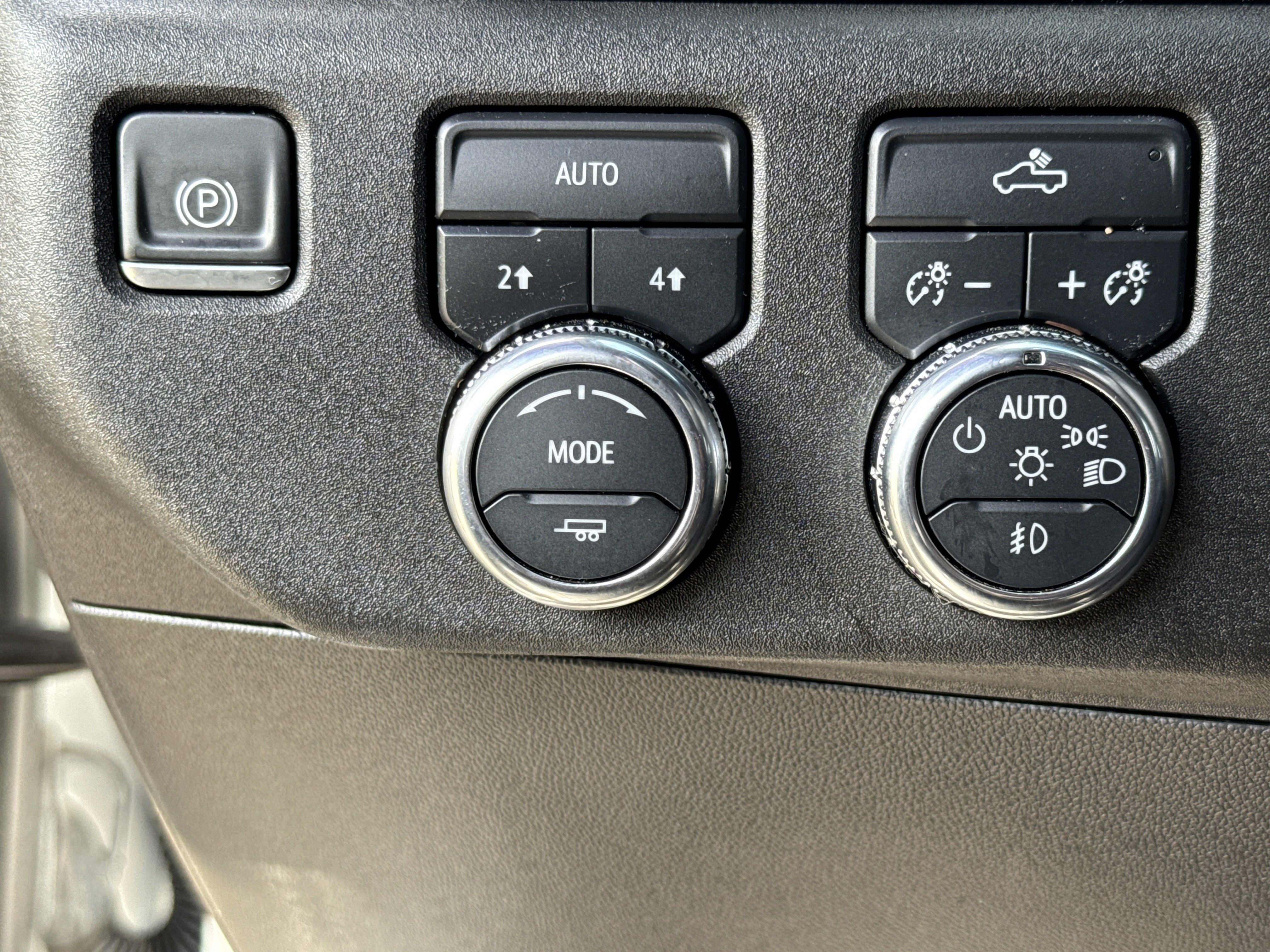 Used 2023 GMC Sierra 1500 Elevation w/ LPO, Elevation Black Package AWD/4WD image 18