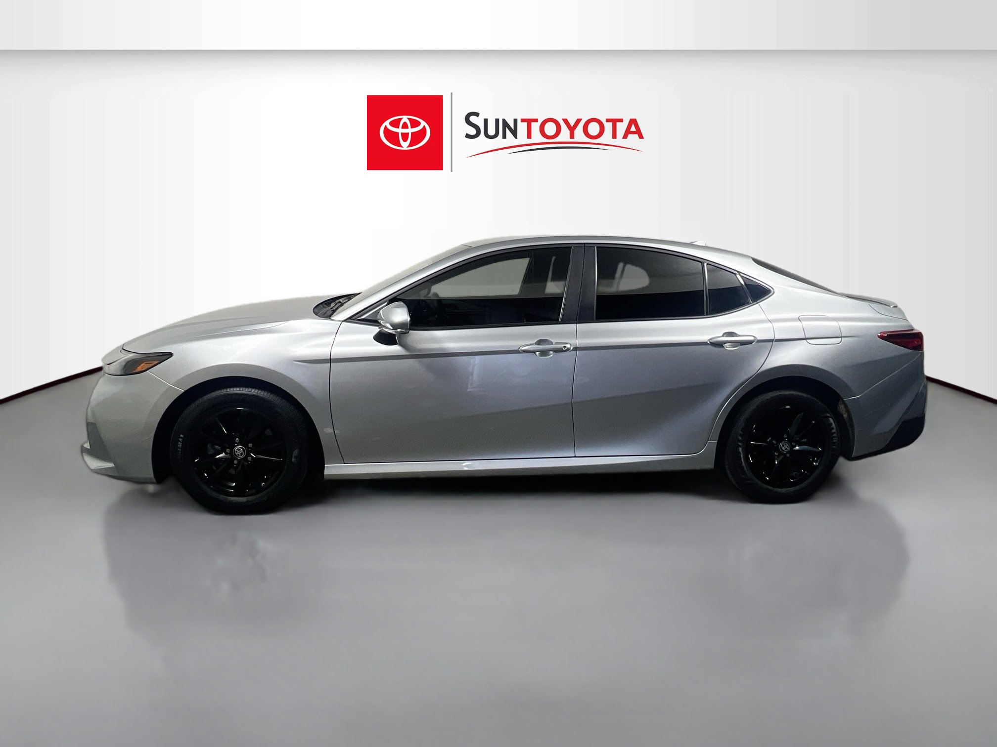 Used 2025 Toyota Camry LE w/ Convenience Package FWD image 7