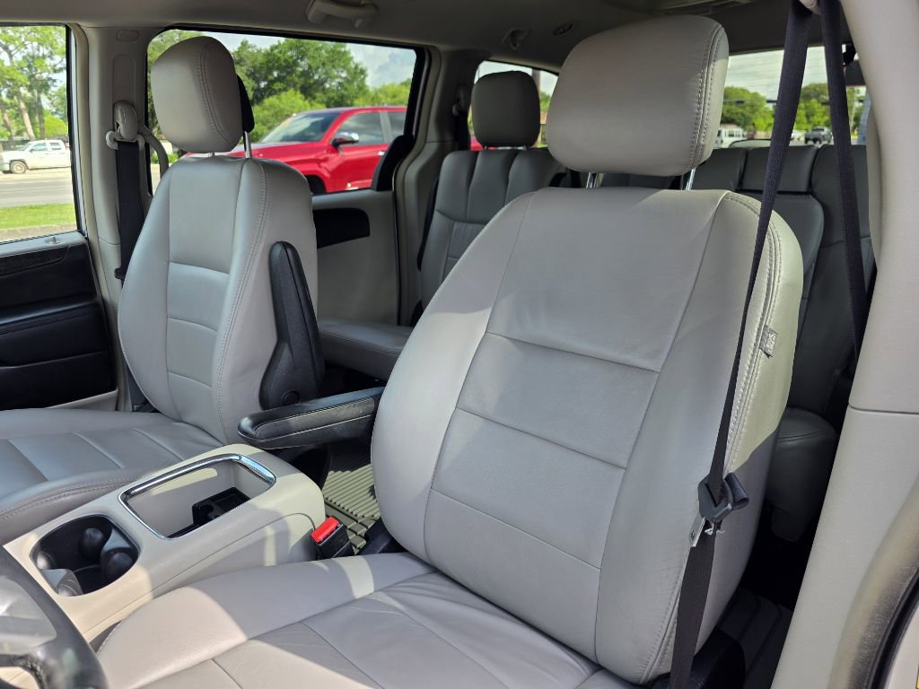 Used 2012 Dodge Grand Caravan Crew FWD image 12