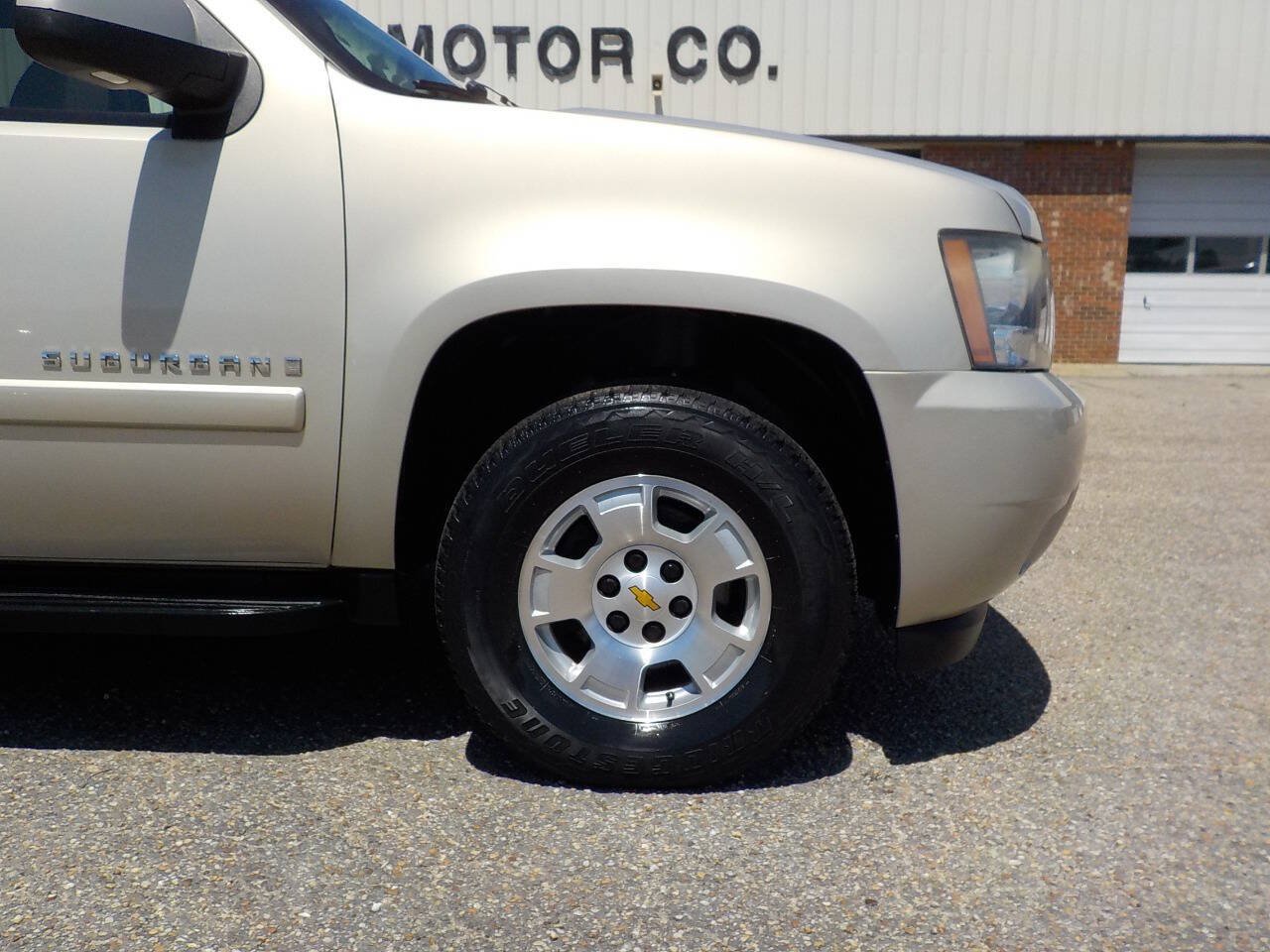Used 2009 Chevrolet Suburban LT w/ Luxury Package RWD image 9