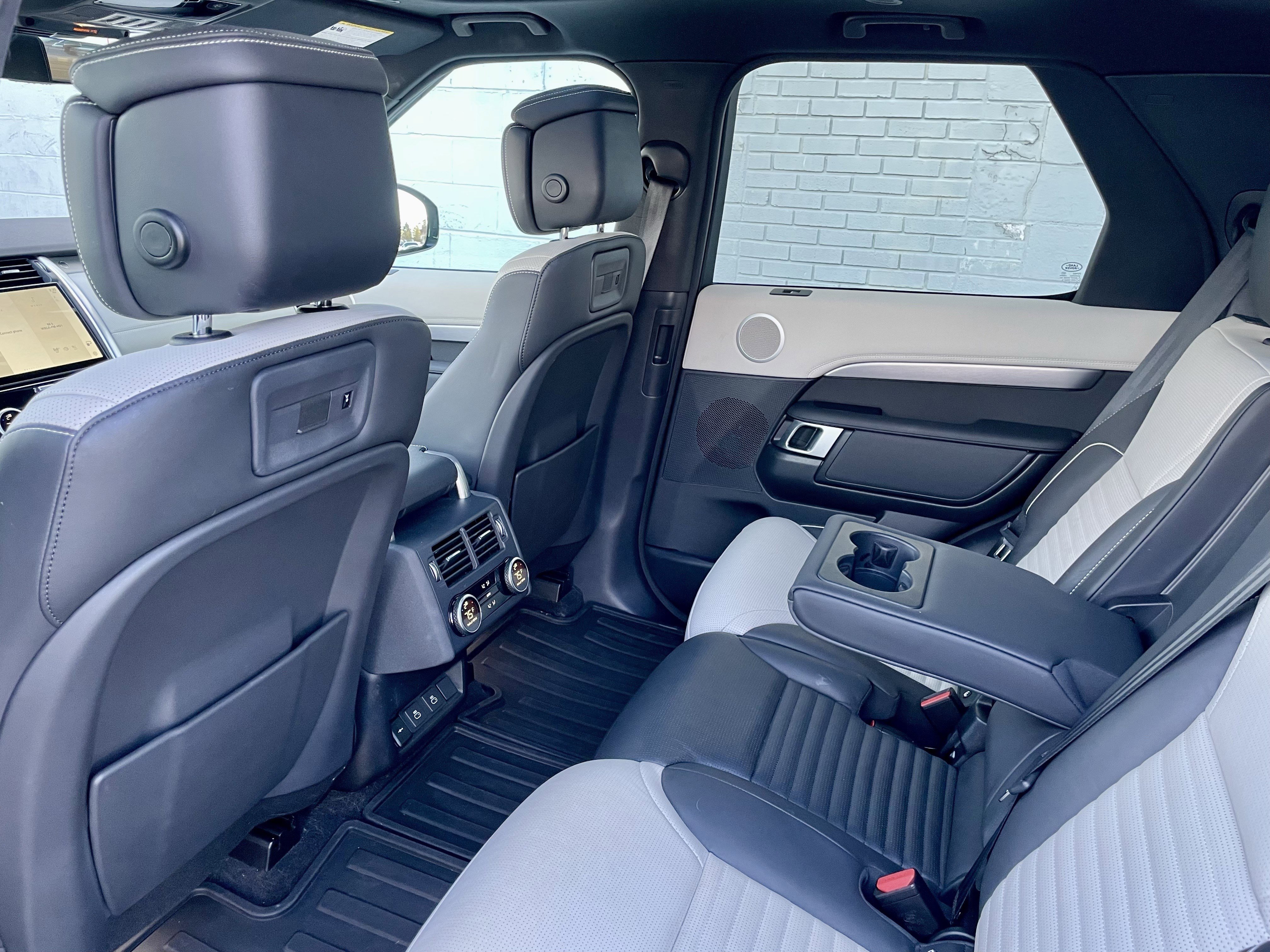 Certified 2024 Land Rover Discovery Dynamic SE image 30