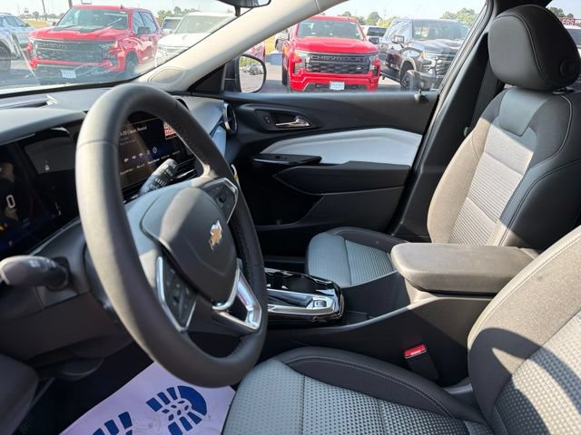 New 2026 Chevrolet Trax LT w/ LT Convenience Package FWD image 9