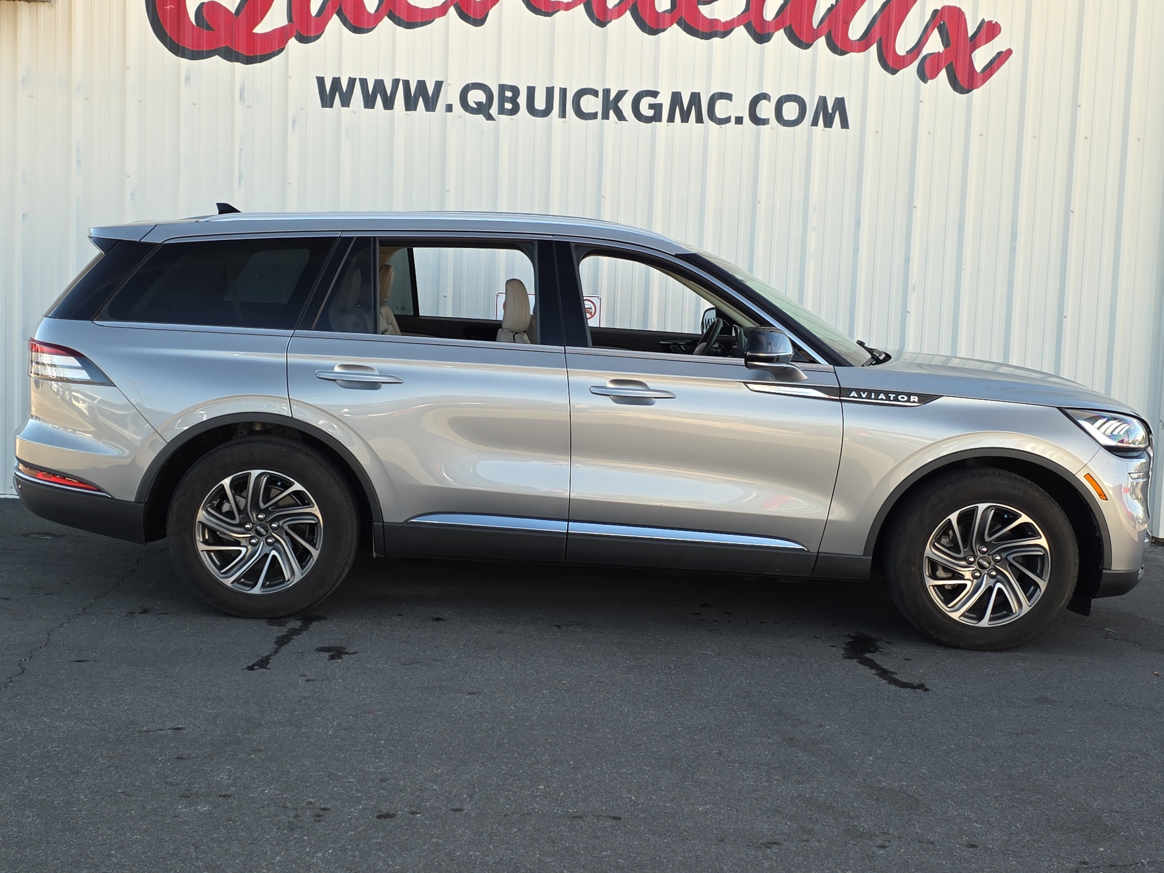 Used 2023 Lincoln Aviator 2WD w/ Elements Package image 12