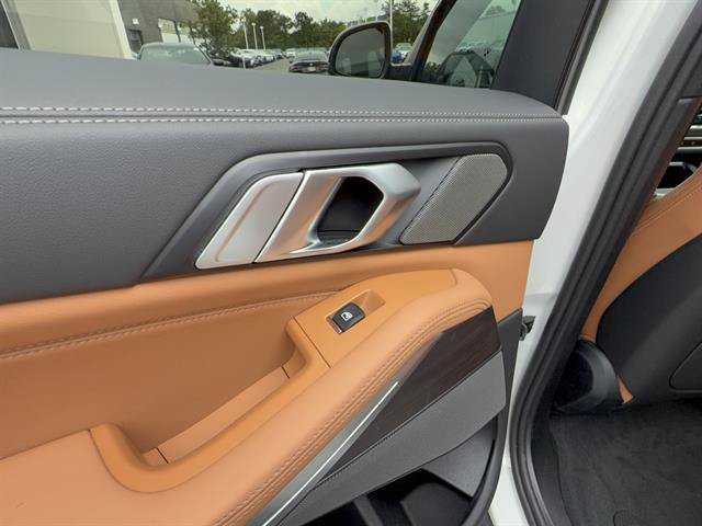 Used 2024 BMW X5 xDrive40i w/ Premium Package AWD/4WD image 24