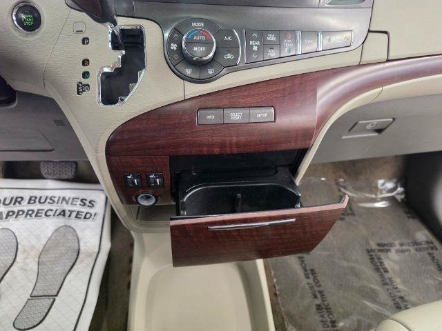 Used 2013 Toyota Sienna XLE FWD image 21