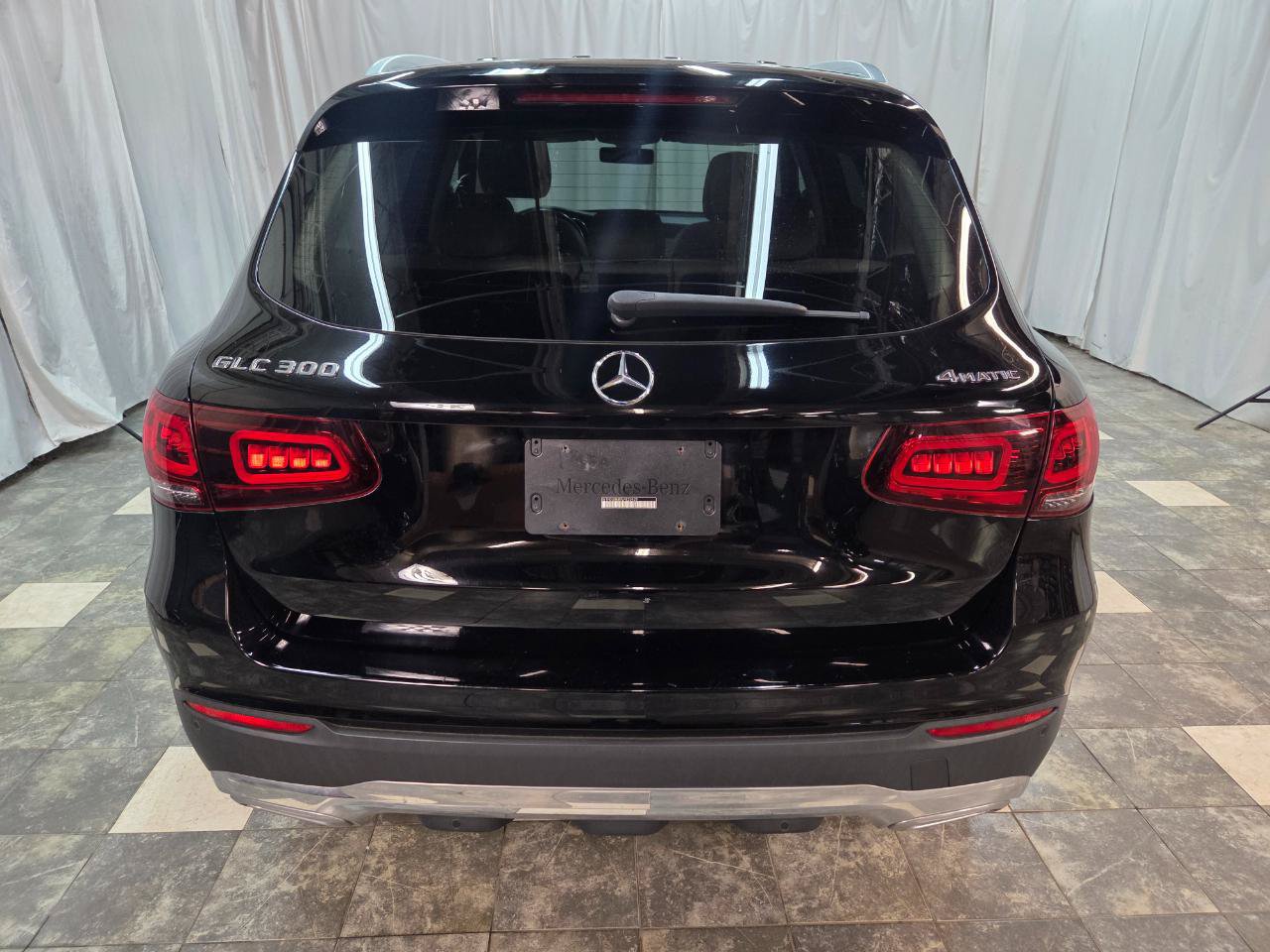 Used 2020 Mercedes-Benz GLC 300 4MATIC w/ Parking Assistance Package image 4