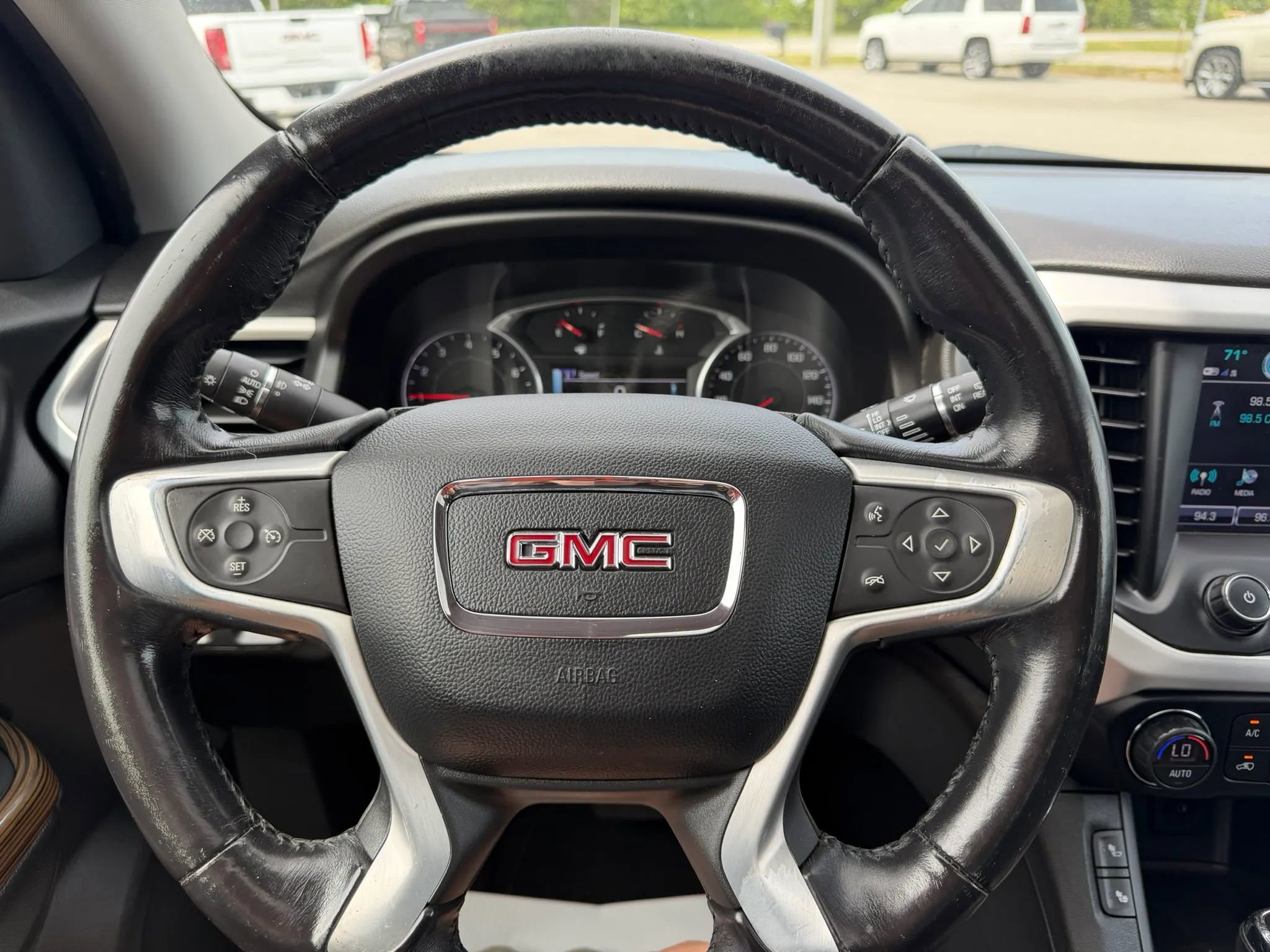 Used 2017 GMC Acadia SLE w/ Driver Alert Package I AWD/4WD image 4