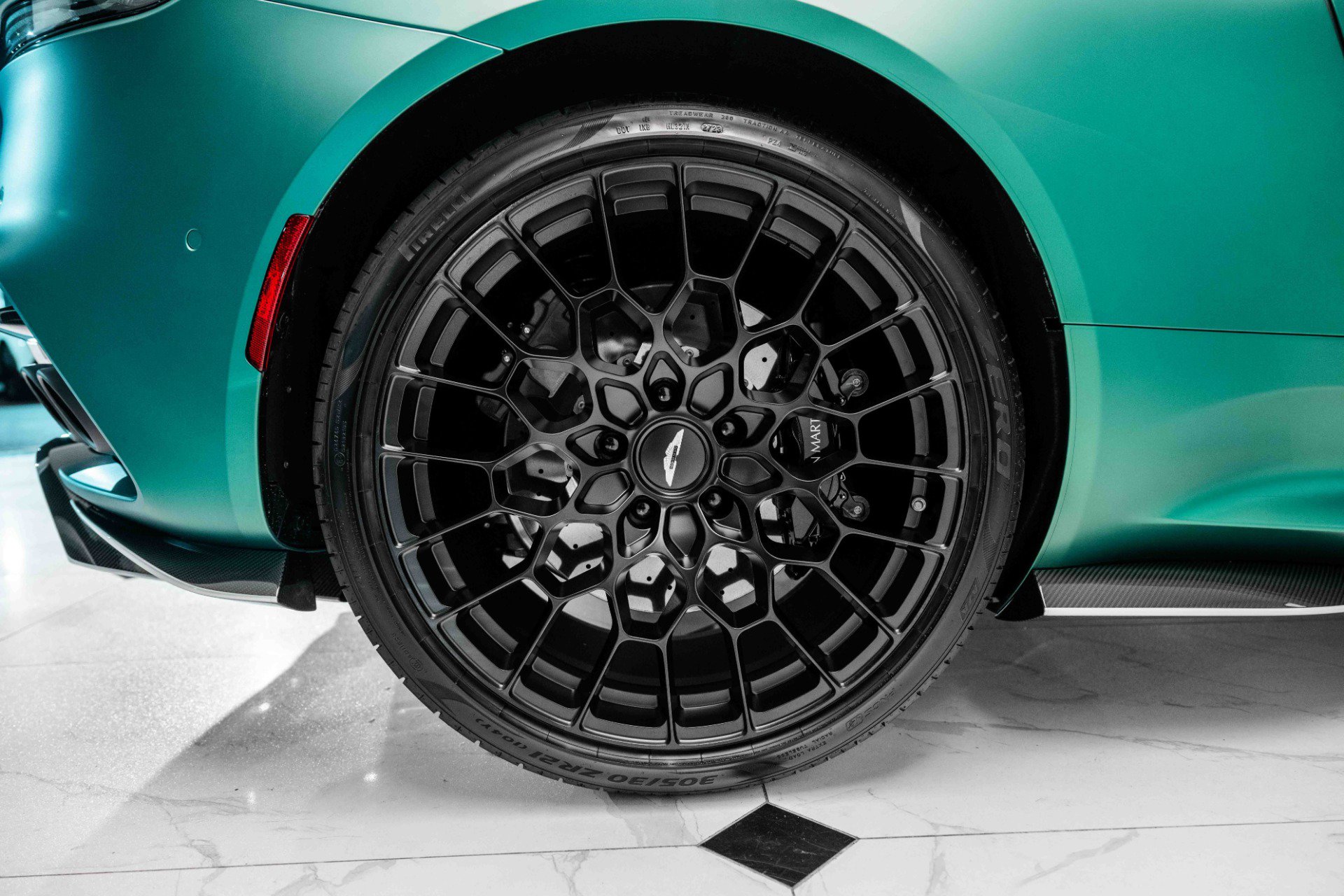 Used 2023 Aston Martin DBS Coupe RWD image 39