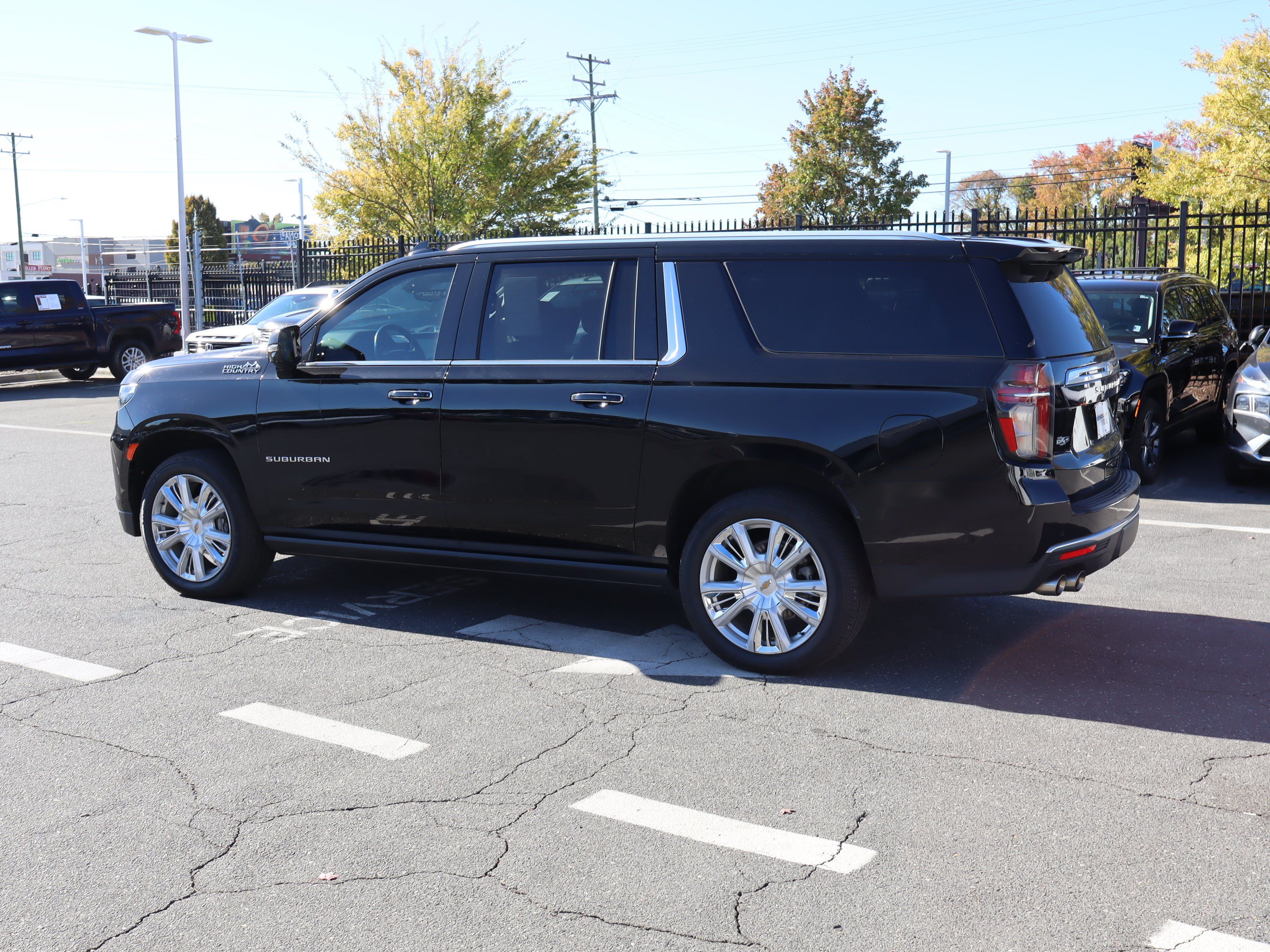 Used 2024 Chevrolet Suburban High Country w/ Advanced Technology Package AWD/4WD image 19