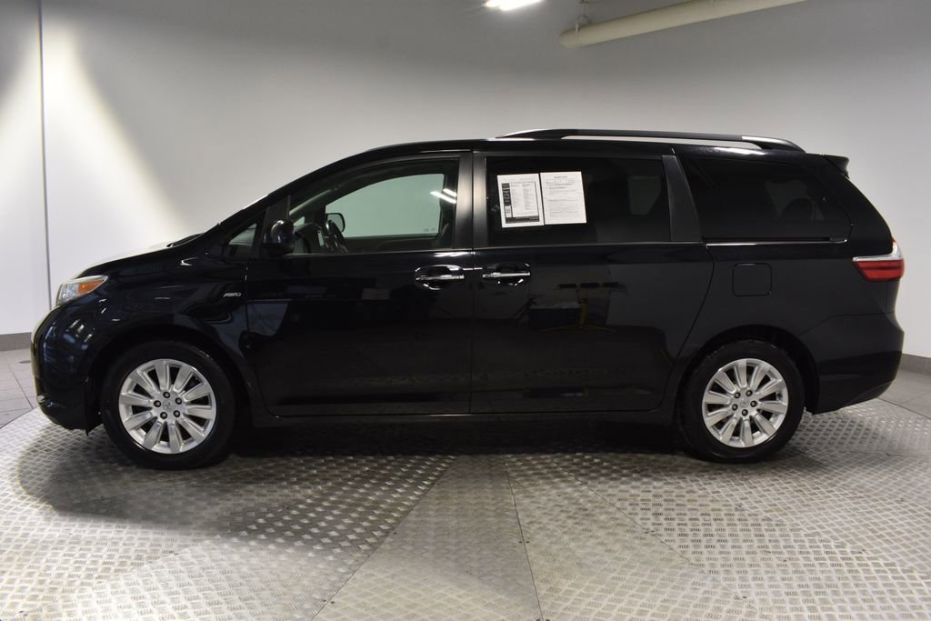 Used 2016 Toyota Sienna XLE image 2