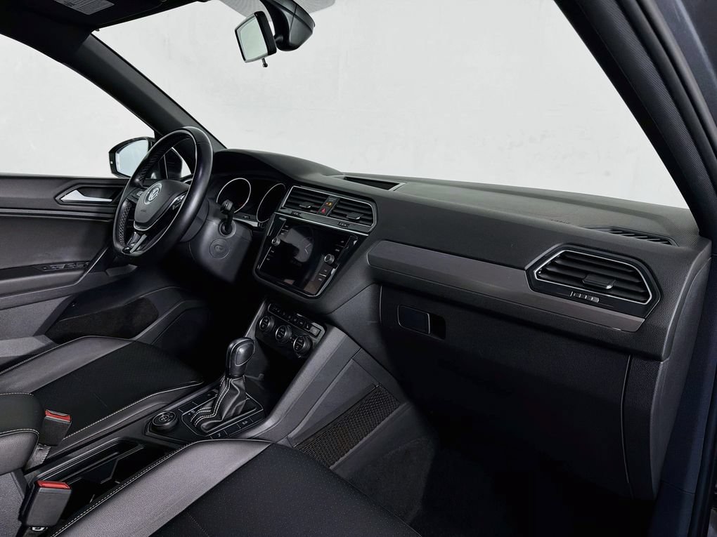 Used 2021 Volkswagen Tiguan SE R-Line AWD/4WD image 28