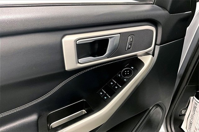 Used 2021 Ford Explorer XLT image 35