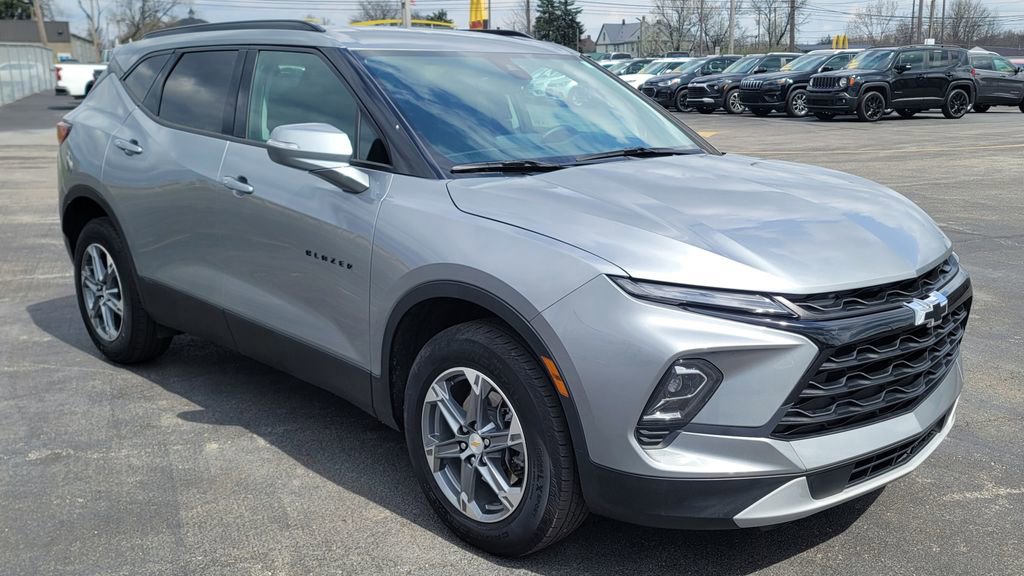 Used 2023 Chevrolet Blazer LT w/ LPO, Black Grille Bar Package image 2