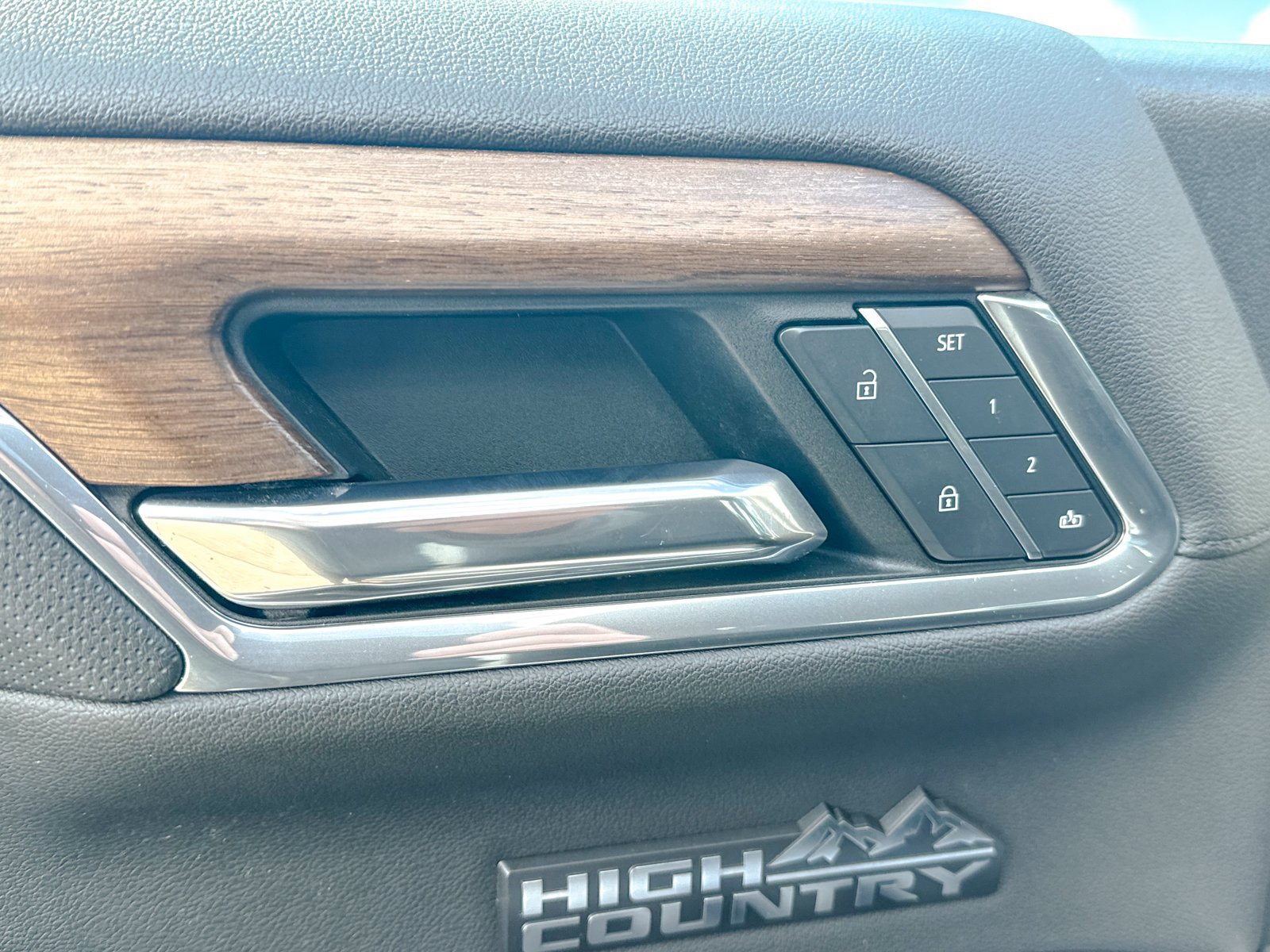 Certified 2022 Chevrolet Silverado 1500 High Country w/ High Country Premium Package image 16