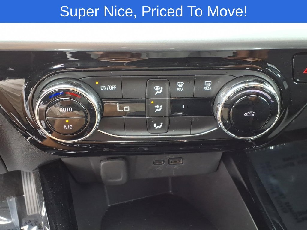 Used 2025 Chevrolet Trax LT FWD image 19