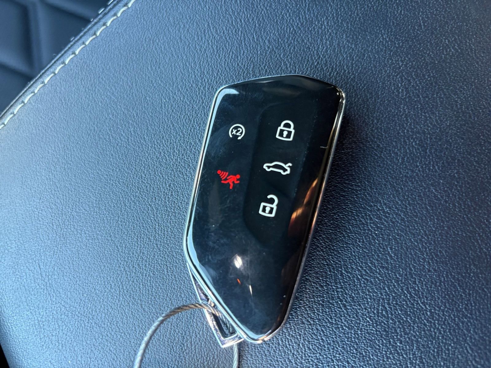 Used 2025 Volkswagen Atlas Cross Sport SE image 21