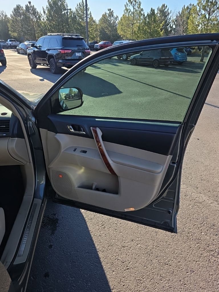 Used 2013 Toyota Highlander Limited image 19