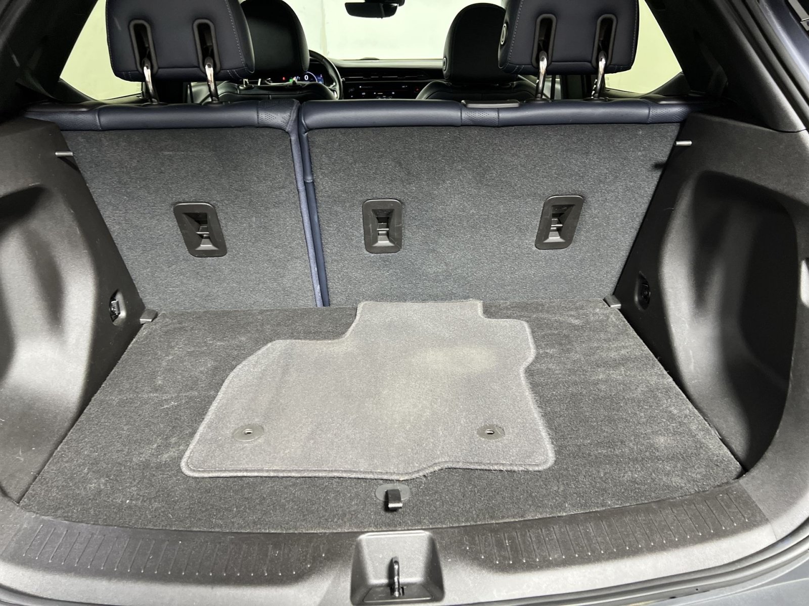 Used 2023 Chevrolet Bolt EUV Premier FWD image 24