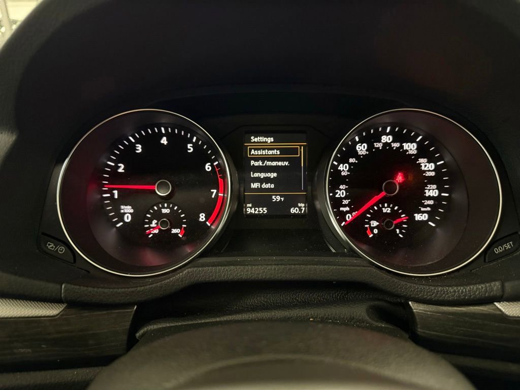 Used 2017 Volkswagen Passat 1.8T SEL Premium FWD image 10