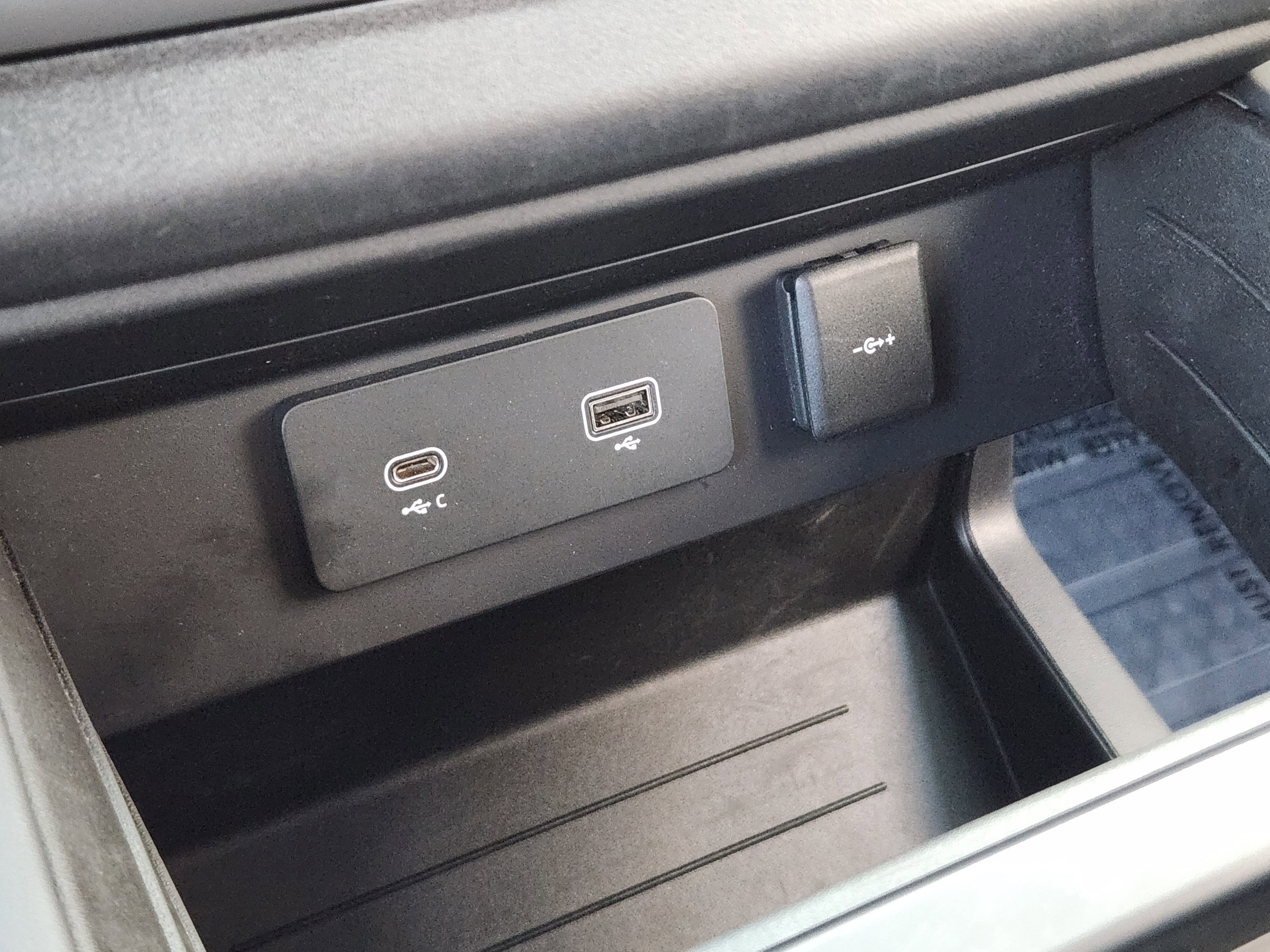 Certified 2023 Land Rover Defender 110 Carpathian Edition image 22