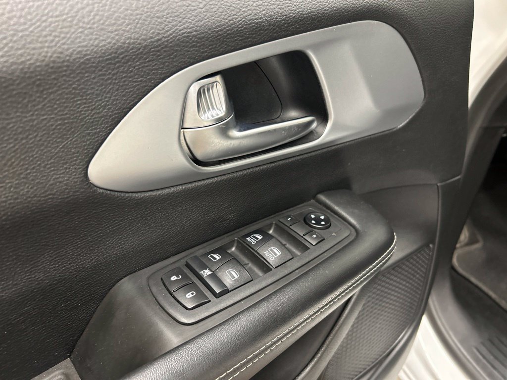 Used 2019 Chrysler Pacifica Touring Plus w/ S Appearance Package FWD image 27
