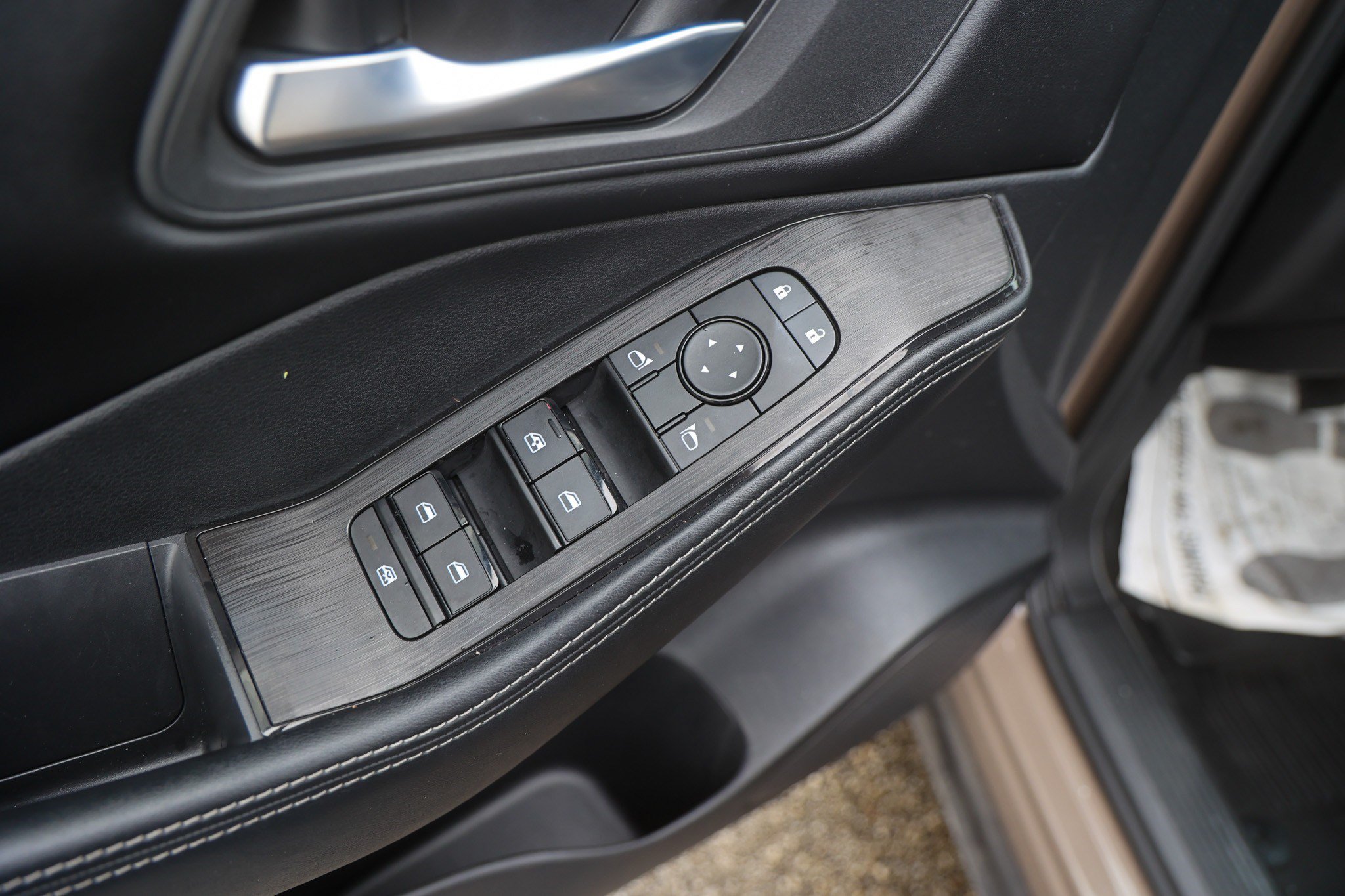 Used 2025 Nissan Rogue SV FWD image 29