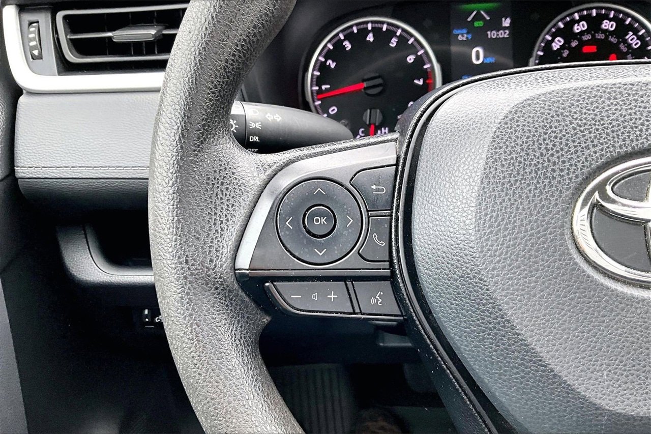 Used 2021 Toyota RAV4 LE image 24
