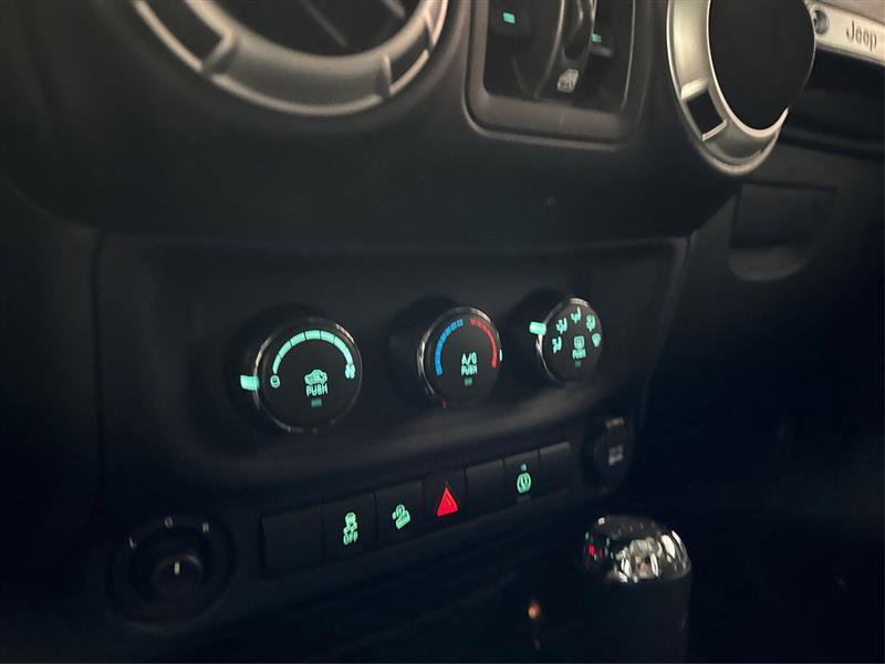 Used 2017 Jeep Wrangler Unlimited Rubicon w/ Max Tow Package image 23