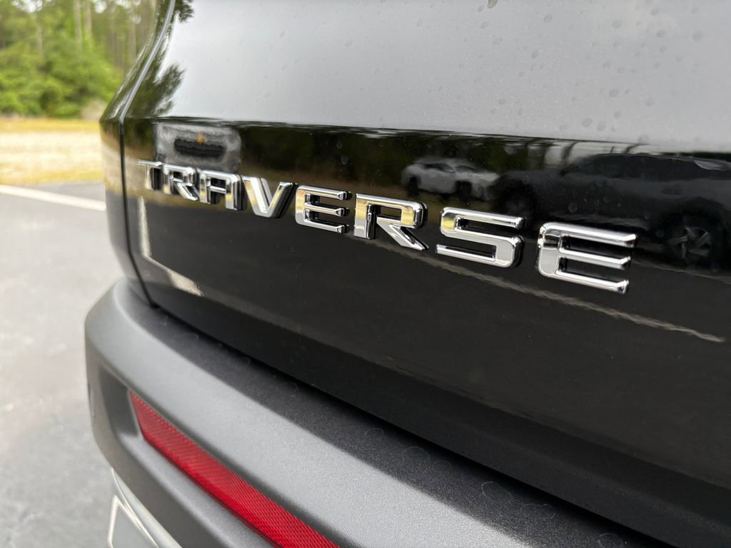 New 2026 Chevrolet Traverse LT w/ Enhanced Driving Package FWD image 11