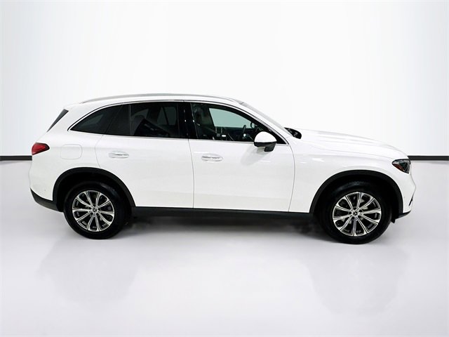 Used 2025 Mercedes-Benz GLC 300 4MATIC image 4