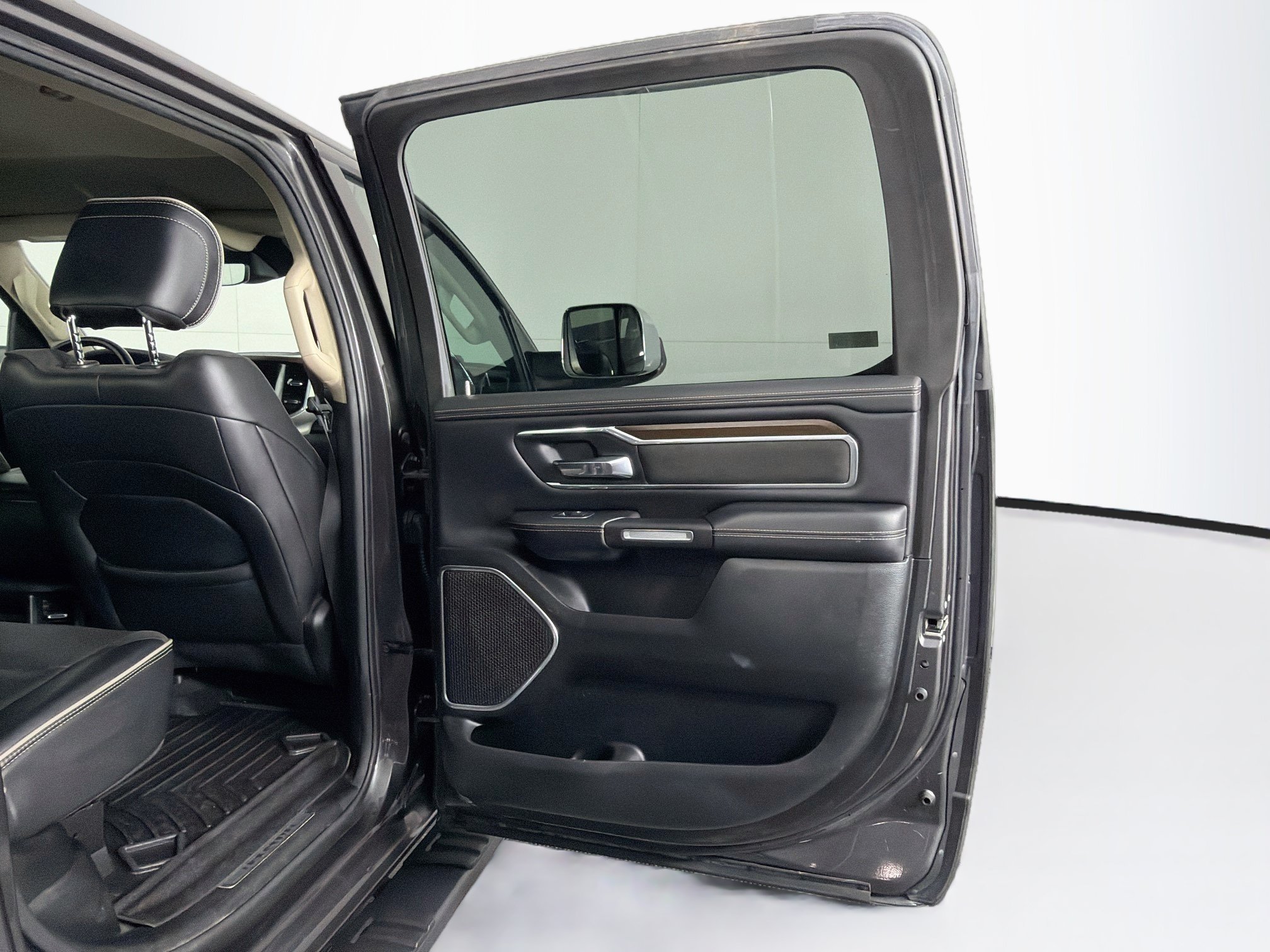 Used 2021 RAM 1500 Laramie AWD/4WD image 29