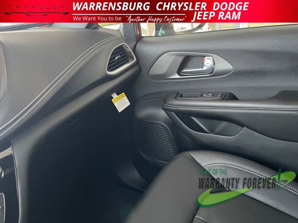 New 2026 Chrysler Pacifica Select w/ S Appearance Package image 39