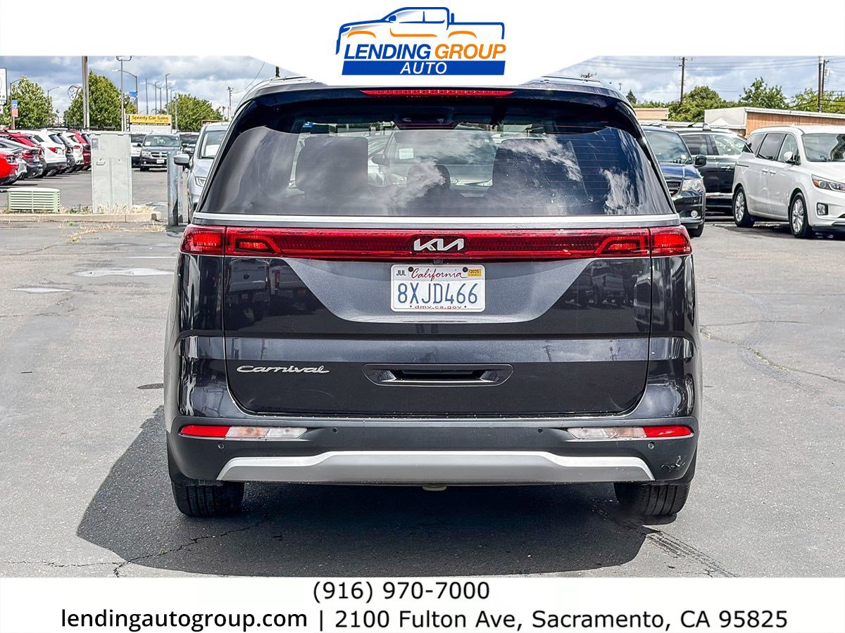 Used 2022 Kia Carnival LX FWD image 3
