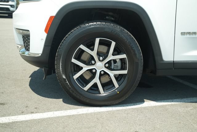 Used 2023 Jeep Grand Cherokee L Limited w/ Luxury Tech Group II AWD/4WD image 11