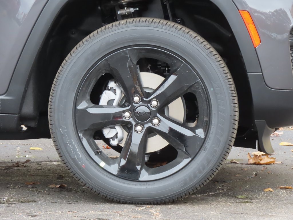 New 2025 Jeep Grand Cherokee Altitude image 14