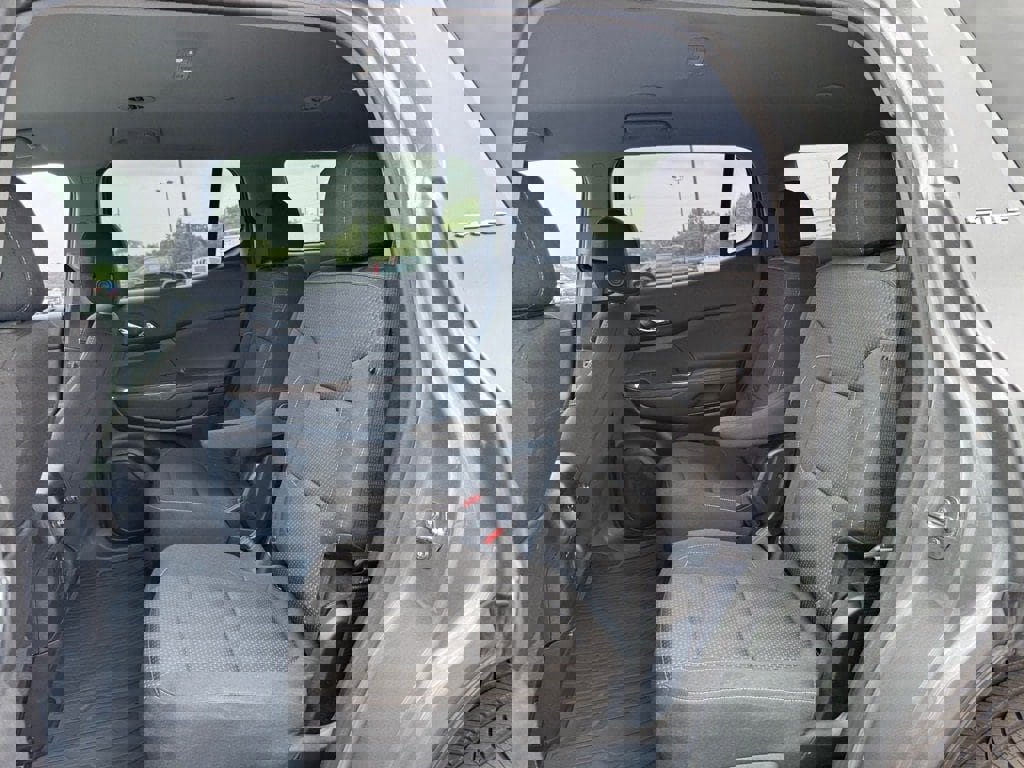 Used 2023 GMC Acadia SLE w/ Driver Convenience Package image 12